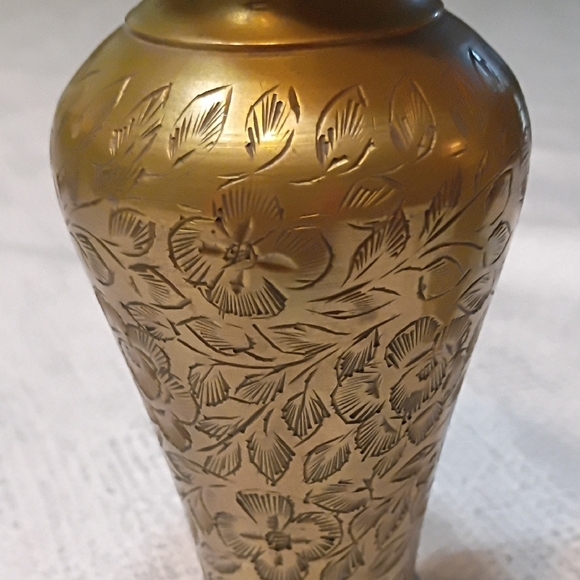Vintage Ornate Brass Vases with Intricate Design - Picture 5 of 8